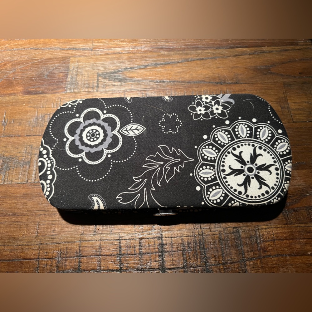 Thirty-One hard case wallet with snap closure Padded black and white floral.
